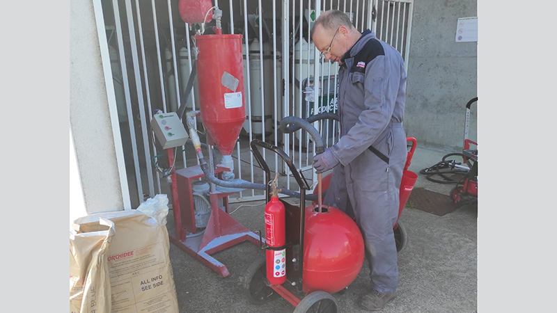 Recharge extincteur sur roues sur site